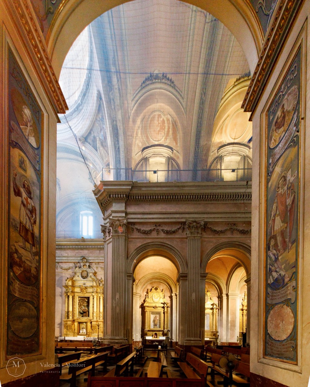 El Temple / A través del&nbsp;arco